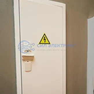 фото Наклейка знак электробезопасности «Опасность поражения электротоком» 85х85х85 мм REXANT 20шт