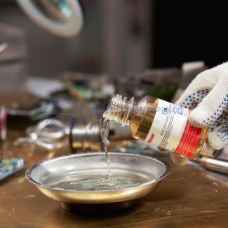 Флюс для пайки, СКФ (спирто-канифольный), 100мл, флакон REXANT фото Флюс для пайки, СКФ (спирто-канифольный), 100мл, флакон REXANT