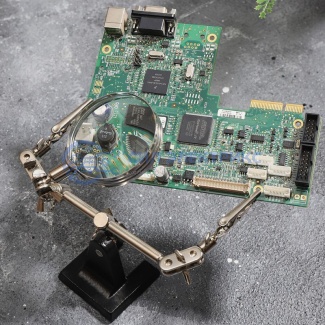 фото Держатель «Третья рука» REXANT, 2 зажима, чугун, лупа (3х) 60 мм