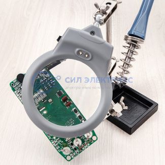 фото Держатель «Третья рука» REXANT, 2 зажима, чугун, лупа 90 мм, подставка паяльника, LED подсветка