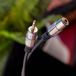 фото Шнур Стерео 3,5мм гнездо - Стерео 3,5мм штекер, 1,5м (GOLD-металл) REXANT